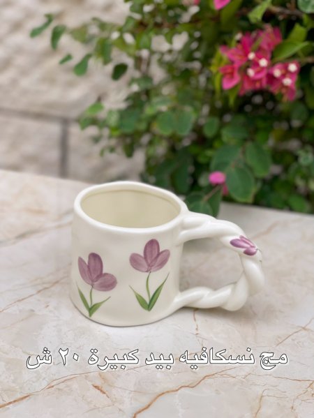 مج ورد البنفسج بحجم كبير يد مجدولة